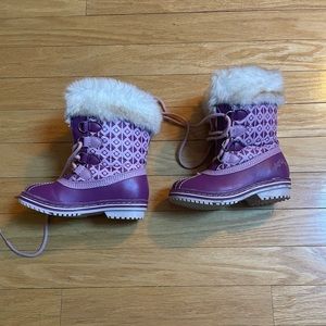 Naartjie boots. Size Toddle 9. Pinkish/purple with faux-fur.